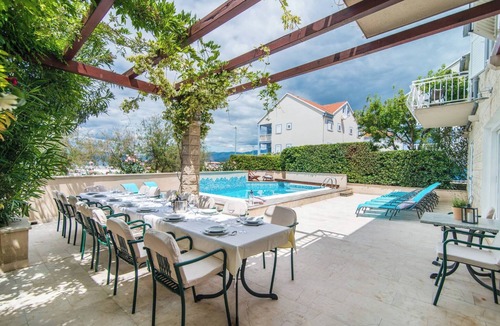 Mirce Villa | Luxury Seafront Villa Casa Mare Brač Heated Pool