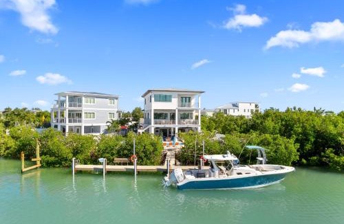 Marathon House | Luxury Seaside Escape ~ Heated Pool w Jacuzzi ~ Elevator ~ Dock ~ Scenic Views