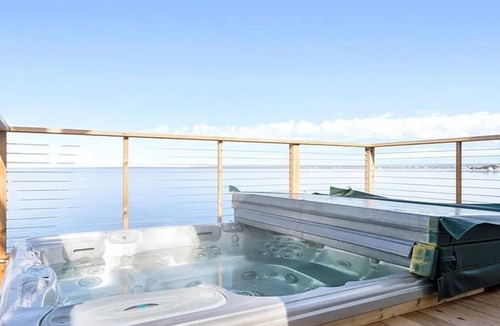 North Kingstown House | Luxury seaside retreat