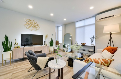 Brighton House | Luxury Seattle Home w/Rooftop Deck + Fire Pit!