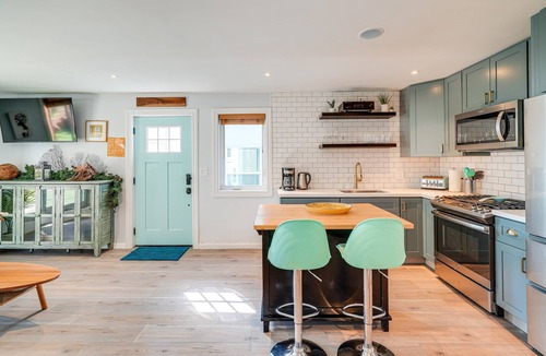 St. Mary's House | Luxury SF Retreat! Private Patio-2bd-Full Kitchen