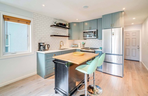 St. Mary's House | Luxury SF Retreat! Private Patio-2bd-Full Kitchen