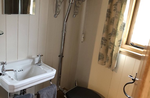 Clitheroe House | Luxury Shepherd's Hut with Stunning Views