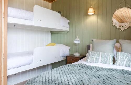 Cambridge Other | Luxury Shepherd Hut with Private Hot Tub