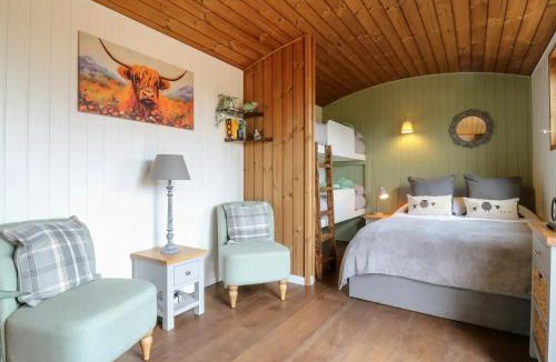 Cambridge Other | Luxury Shepherd Hut with Private Hot Tub