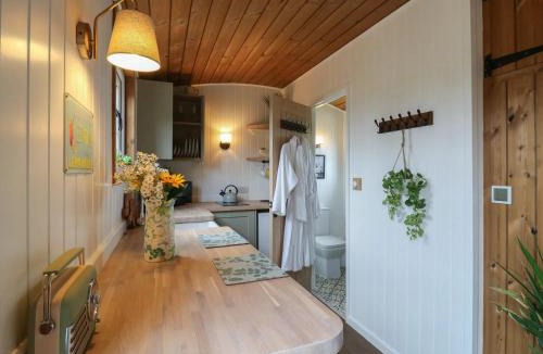 Cambridge Other | Luxury Shepherd Hut with Private Hot Tub