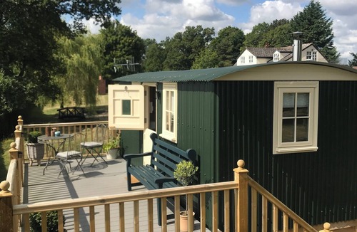 Broadwas Cabin | Luxury Shepherd Hut - The Nimrod