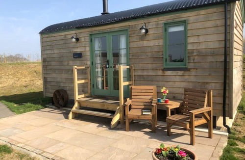 Stone in Oxney Cabin | Luxury Shepherd's Hut with woodburnern