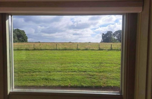 Wickham Cabin | Luxury Shepherds Hut set in a countryside setting