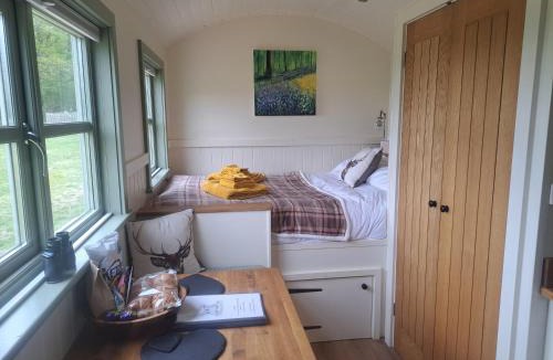 Wickham House | Luxury Shepherds Hut set in a countryside setting