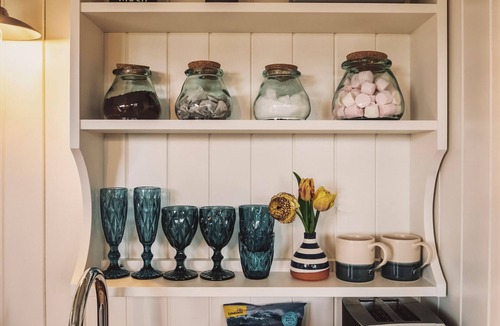 Mabe Cabin | Luxury Shepherds Hut with Bath