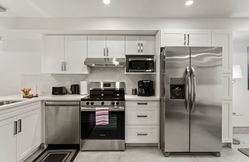 Leamington Condo | Luxury Side by Side Lakeview Condos