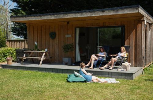 Toppesfield House | Luxury Silver Birch Lodge: Hot Tub/BBQ/Fire Pit