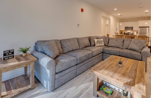 Lincoln House | Luxury Ski Condo-Dog Friendly