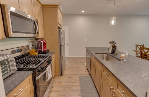 Lincoln House | Luxury Ski Condo- Forest Ridge