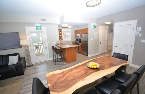 The Blue Mountains House | Luxury ski/golf chalet in Blue Mountain Rivergrass