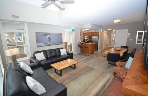 The Blue Mountains House | Luxury ski/golf chalet in Blue Mountain Rivergrass