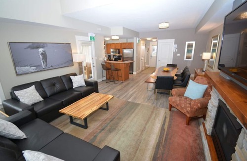 The Blue Mountains House | Luxury ski/golf chalet in Blue Mountain Rivergrass