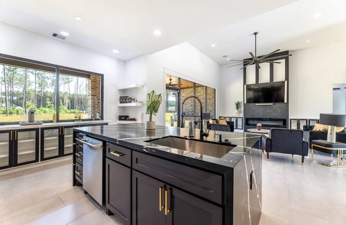 Barrett House | Luxury Smart Home Less Than A Hour From Houston
