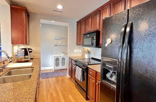 Westlake Corner Condo | Luxury SML Vacay - 4BR Views + Pool at SML