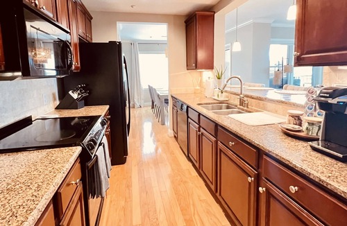 Westlake Corner Condo | Luxury SML Vacay - 4BR Views + Pool at SML