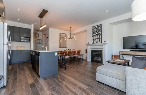 The Blue Mountains Condo | Luxury Snowbridge Townhome | Blue Mtn Shuttle