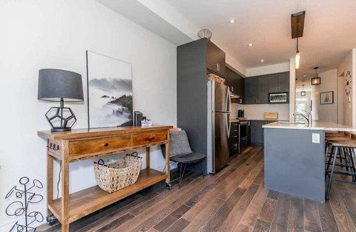 The Blue Mountains Condo | Luxury Snowbridge Townhome | Blue Mtn Shuttle