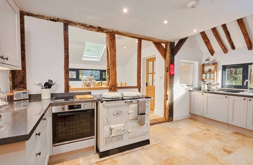 Waterlooville House | Luxury South Downs Barn | Log Fire, Vineyard Walks