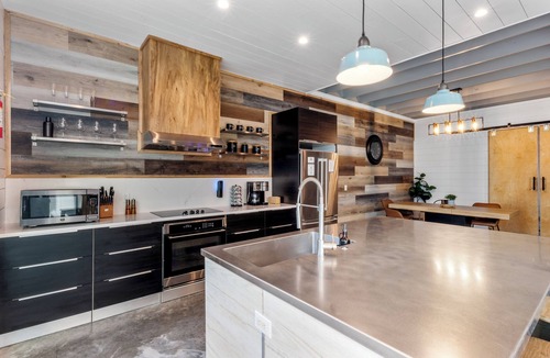 Garden Oaks House | Luxury Spa House Hot Tub, Sauna & Mini Golf