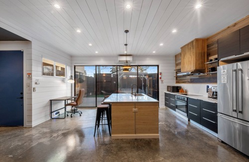 Garden Oaks House | Luxury Spa House Hot Tub, Sauna & Mini Golf