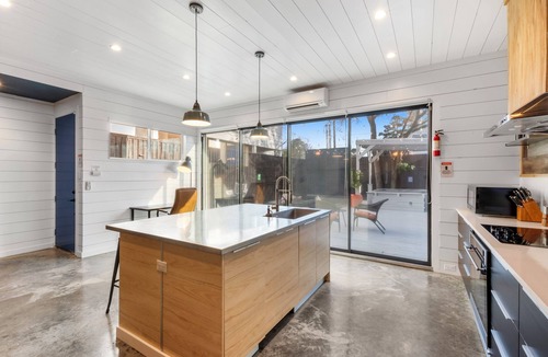 Garden Oaks House | Luxury Spa House Hot Tub, Sauna & Mini Golf