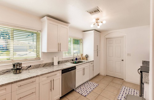 Fort Myers House | Luxury Spacious Home Pool, Boat Dock Gulf Access! Fits up to 12 people