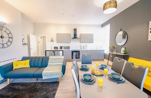 Canton Apartment | LUXURY SPACIOUS 2-BED & High Ceiling