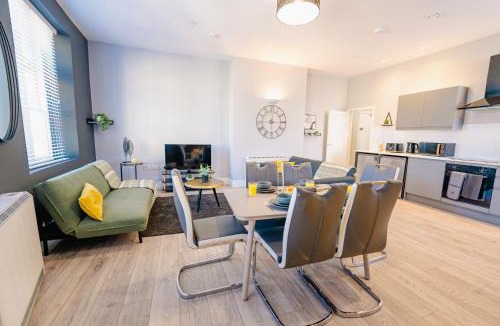 Canton Apartment | LUXURY SPACIOUS 2-BED & High Ceiling