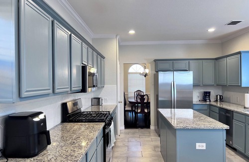 McKinney House | Luxury Spacious 4-BR Retreat with Pool Table, BBQ, and sleep 18
