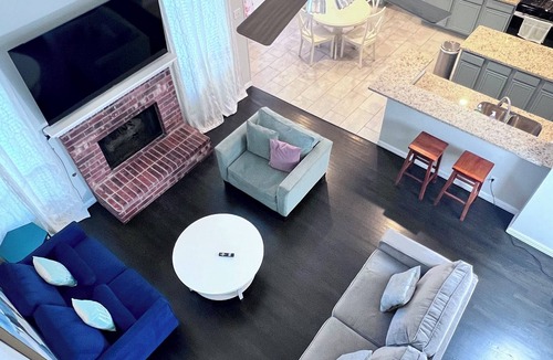 McKinney House | Luxury Spacious 4-BR Retreat with Pool Table, BBQ, and sleep 18