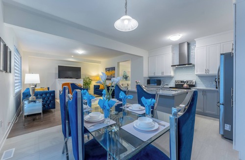 Winona House | Luxury & Spacious 4BR ~ Stoney Creek ~ Hamilton