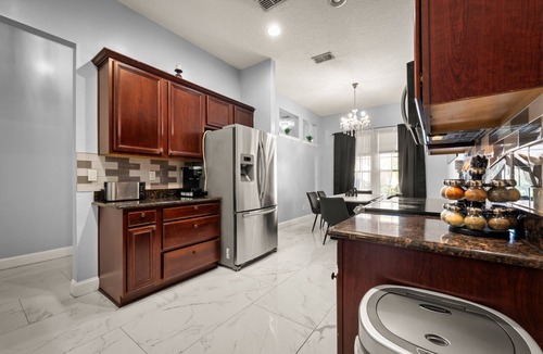 Southside House | Luxury Spacious 5-bedroom house in Jacksonville with AC, WiFi, fitness equipment