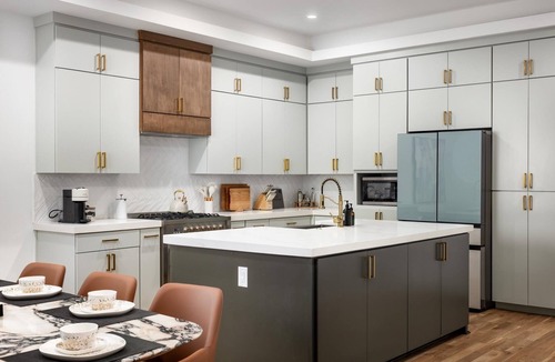Cedar Crest House | Luxury Spacious 5B3B home 10 mins DT Dallas Bishop Arts World Cup Groups