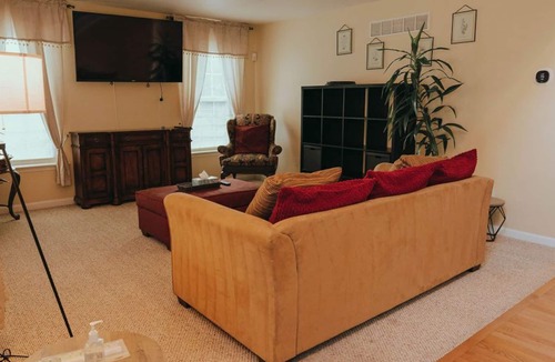 West Bristol House | Luxury Spacious Bancroft 5bed 2.5bath Oasis