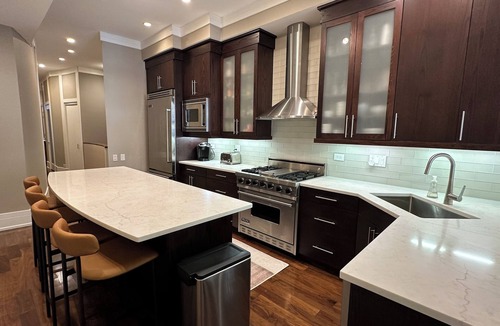 Lincoln Park Condo | Luxury, spacious first floor brownstone in east Lincoln Park
