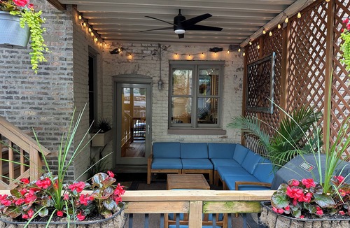 Lincoln Park Condo | Luxury, spacious first floor brownstone in east Lincoln Park