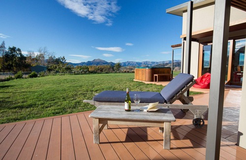 Wanaka House | Luxury spacious house with large secluded grounds