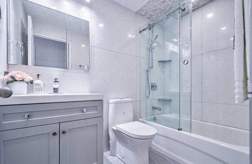 Grange Park Apartment | Luxury specious condo at center of downtown Toronto