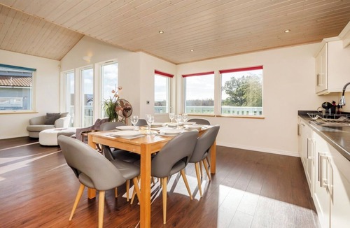 Hopton House | Luxury Stargaze Lodge, Fritton + Hot Tub