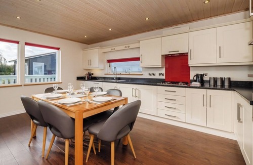 Hopton House | Luxury Stargaze Lodge, Fritton + Hot Tub