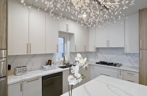 Unionville House | Luxury Stay 4BR Designer Interiors & Comfort