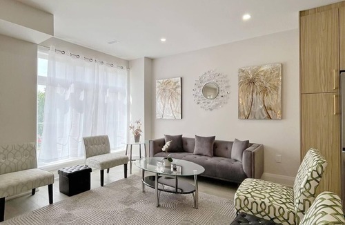 Unionville House | Luxury Stay 4BR Designer Interiors & Comfort