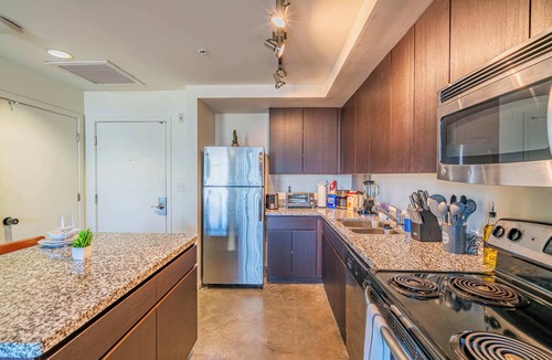 Evans Churchill Apartment | Luxury Stay at DT PHX|Balcony,Pool,Gym,Parking,W/D