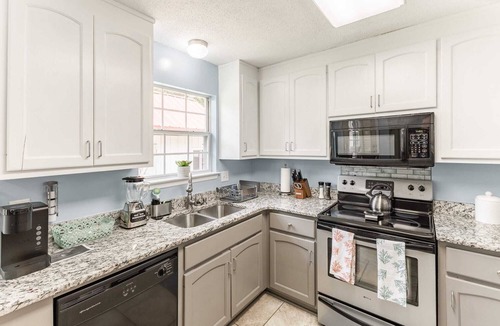 Huntsville House | Luxury Stay in Madison 3BD/Pet friendly